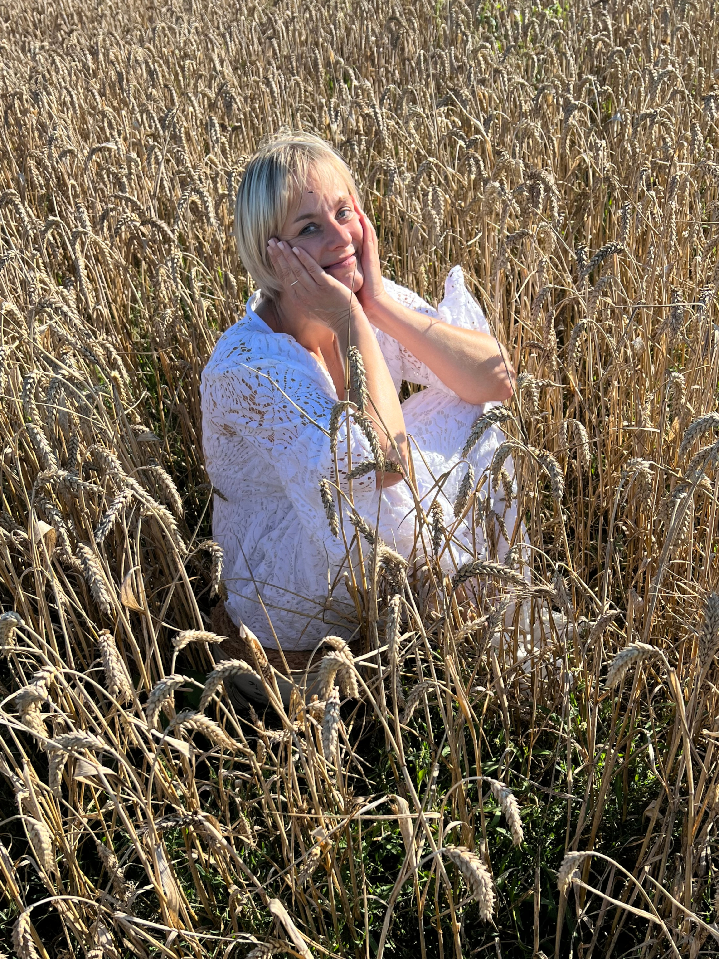 Séverine Kohler, thérapeute en olfactothérapie et réflexologie, dans son village à Aspach-le-Bas